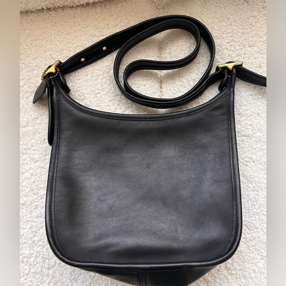 HOT!   Vintage Coach Black Leather Shoulder Bag with Gold Accents - Picture 2 of 16